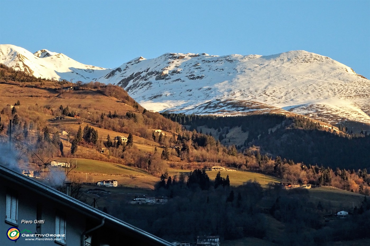 01 Cima Vaccaro (1958 m) innevata vista da Ponte Nossa.JPG